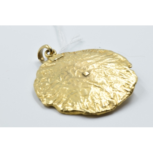 911 - 9ct Two colour gold Taurus the bull zodiac pendant, 16g