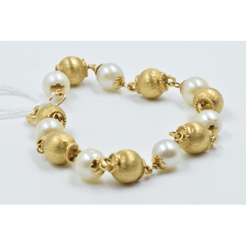 935 - 18ct Gold and cultured pearl alternating bead link bracelet, 7.75ins long, 13.5g gross