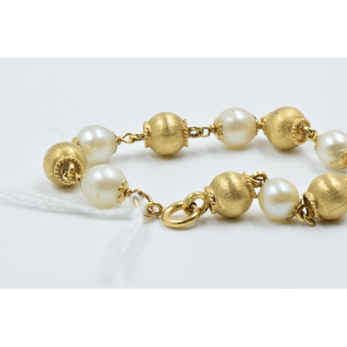 935 - 18ct Gold and cultured pearl alternating bead link bracelet, 7.75ins long, 13.5g gross