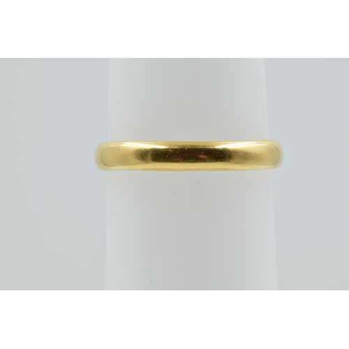 943 - Middle Eastern yellow metal wedding band, 3.5g