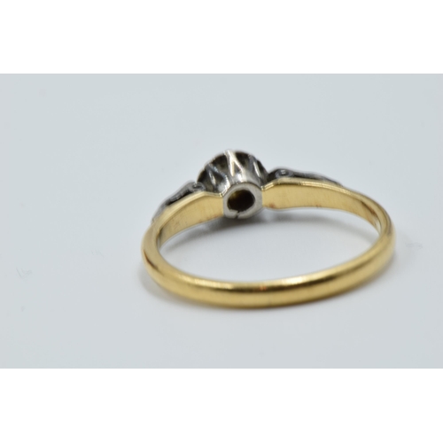 989 - Small 18ct gold and platinum diamond solitaire ring with illusion setting