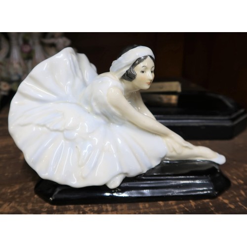 537 - Royal Doulton figure @The Swan Dance'  (Anna Pavlova) HN487 4.25ins x 6.75ins (crack and chip to bas... 