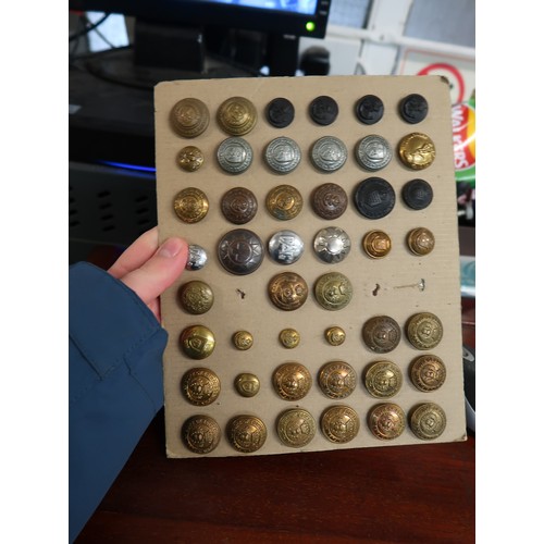 181 - Quantity of various military badges, buttons etc.