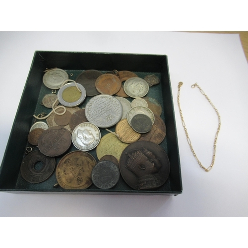 986 - Small 18ct gold bracelet and a small quantity of coinage