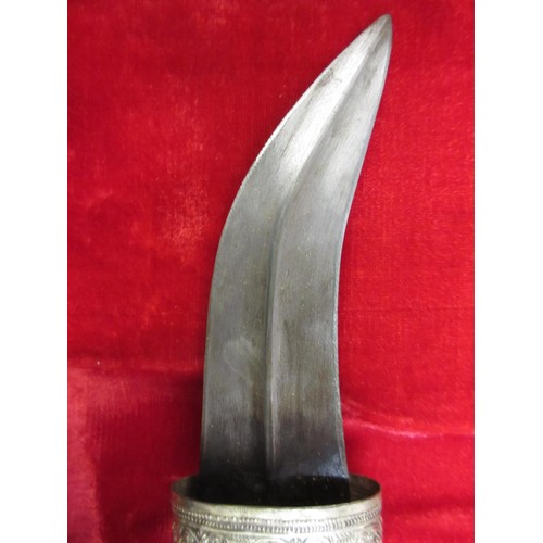 255 - Middle Eastern white metal presentation dagger in a fitted case, mid 20th Century