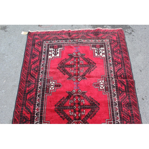 4 - Small Indo Persian rug with lobed medallion and plain design with borders, 5ft x 3ft approximately