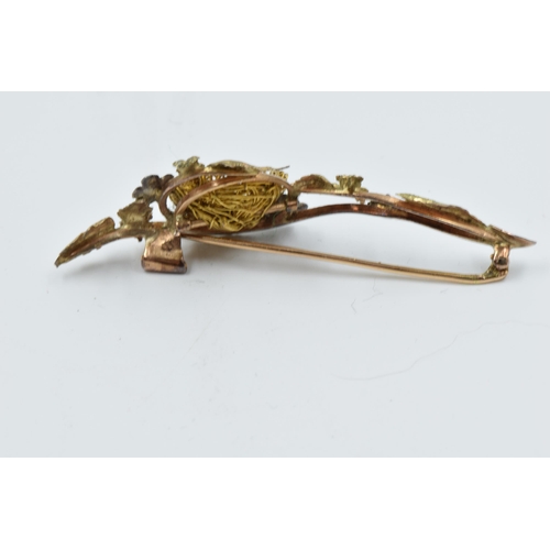 952 - Yellow metal ' souvenir ' brooch with metal pin, 4g gross