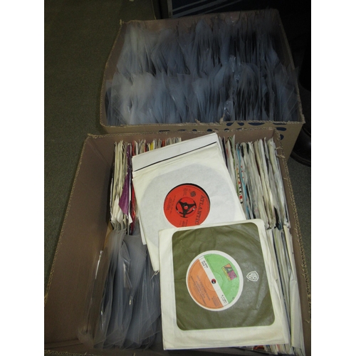 204 - Extensive collection of 45rpm singles, mainly 1960's and 1970's (some with original sleeves)