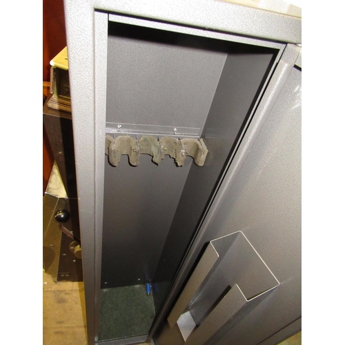 322 - Grey steel gun cabinet with two keys