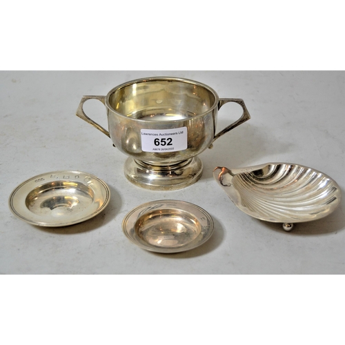 652 - Two miniature silver Armada dishes, silver scallop shaped dish and a silver two handled trophy cup, ... 