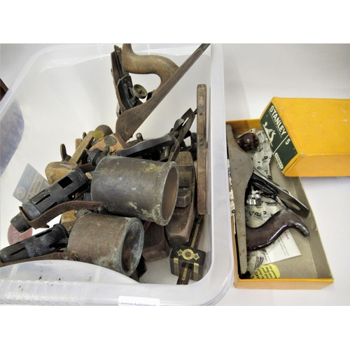 89 - Stanley Number 5 plane in original box together with another Stanley plane and a Record plane, vario... 