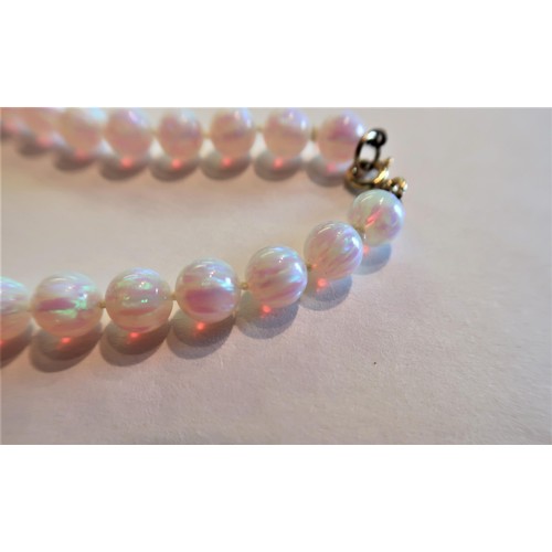 771 - Simulated opal bead necklace with a 9ct gold clasp, together with a simulated pearl bracelet