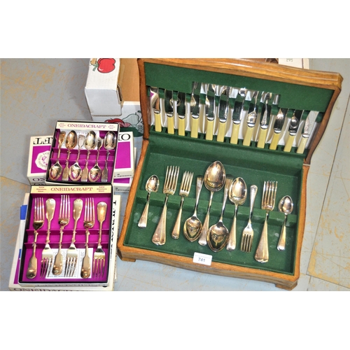 741 - Oak cased canteen of plated cutlery, together with a quantity of various loose silver plated cutlery... 