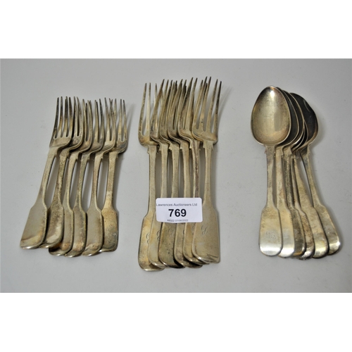 769 - Small quantity of late Georgian silver Fiddle pattern flatware, 29oz