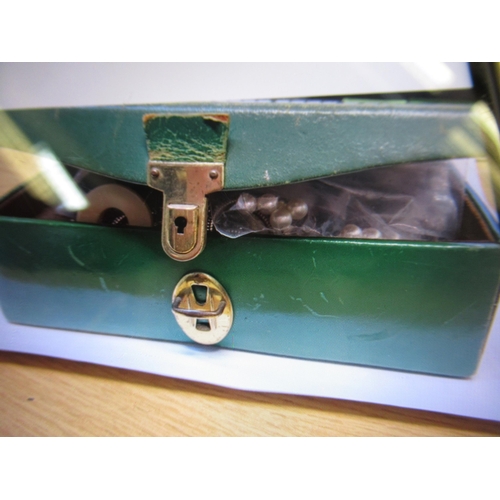 858 - Green leather jewellery box containing a small quantity of miscellaneous costume jewellery