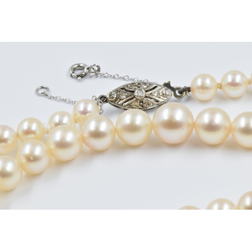 871 - Single row graduated cultured pearl necklace with white gold diamond set clasp