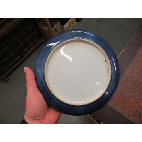 447 - Chinese blue and gilt decorated saucer dish, 8.25ins diameter, together with another blue and white ... 