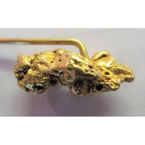 934 - 19th Century gold nugget stickpin housed in a velvet case