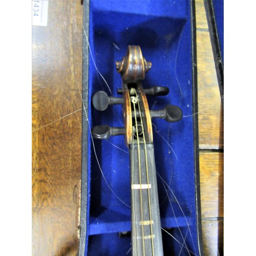72 - Late 19th / early 20th Century violin with 14in 
two piece back bearing label, with single bow in fi... 