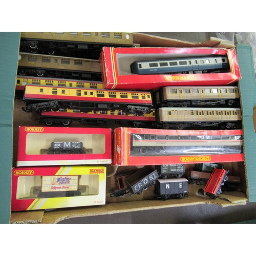 199 - Hornby 00 gauge quantity of various passenger and freight rolling stock, some boxed