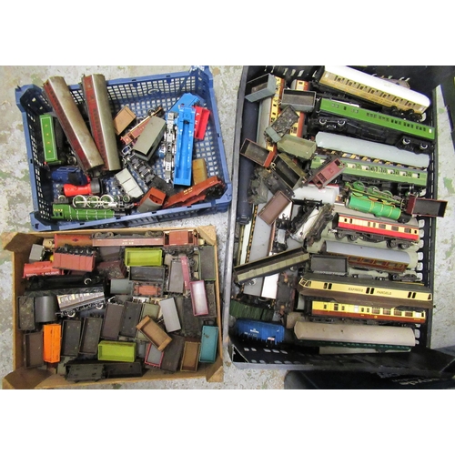 261 - Extensive 00 gauge train set including Hornby, Hornby Dublo, Bachmann, Mainline and other engines, c... 