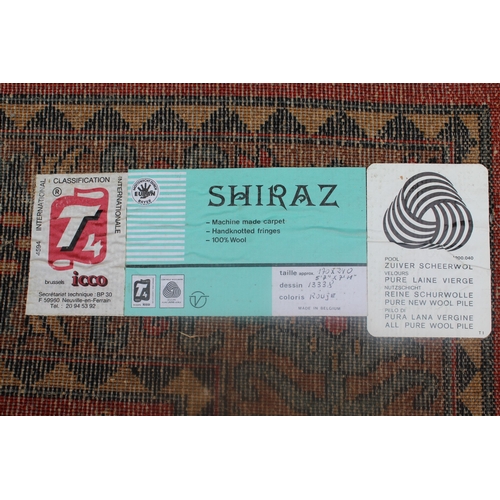 3 - Machine woven ' Shiraz ' rug, 5ft 7ins x 7ft 11ins