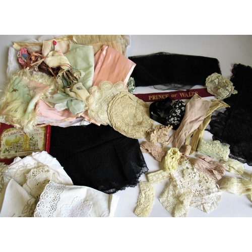 32 - Box containing a quantity of miscellaneous linen and lace etc.