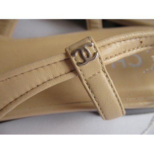 40 - Chanel, pair of two tone slingback shoes with bows, size 37.5, with dust cover