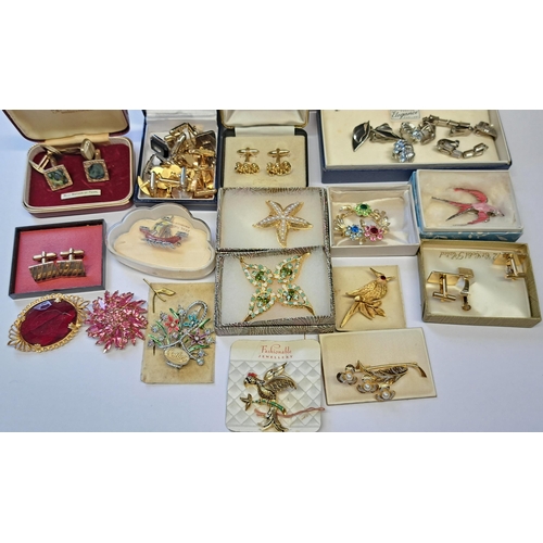 866 - Two boxes containing a quantity of miscellaneous costume jewellery