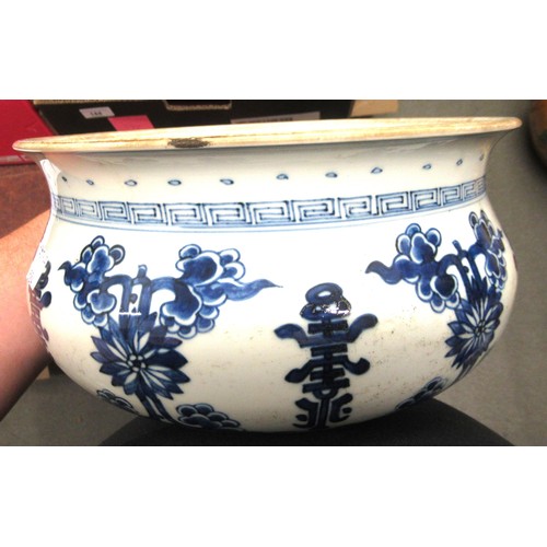 524 - Reproduction Chinese blue and white floral decorated jardiniere 9ins diameter, together with a repro... 