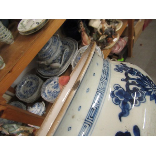 524 - Reproduction Chinese blue and white floral decorated jardiniere 9ins diameter, together with a repro... 