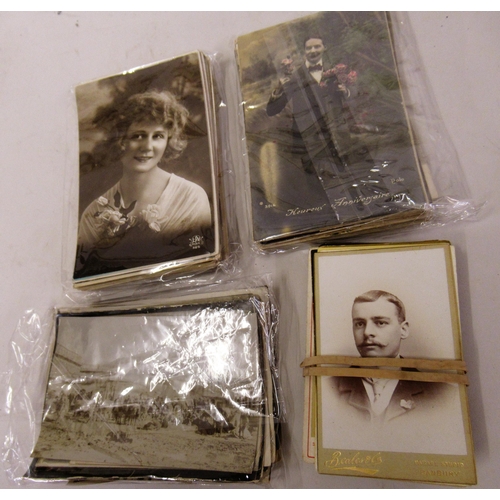 324 - Small collection of various early 20th Century postcards and a quantity of various portrait photo ca... 