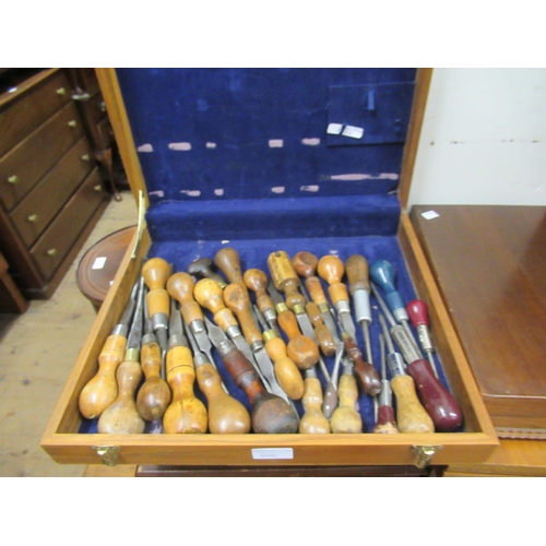 404 - Collection of antique and later woodworking tools to include various moulding planes (two by Mosley)... 