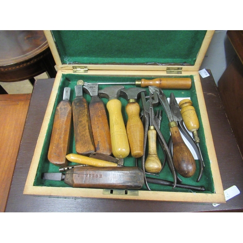 404 - Collection of antique and later woodworking tools to include various moulding planes (two by Mosley)... 