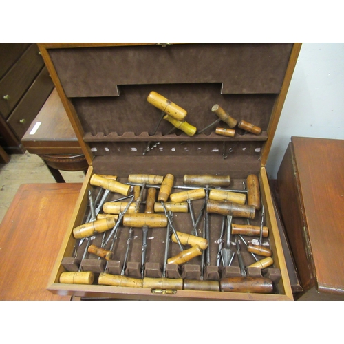 404 - Collection of antique and later woodworking tools to include various moulding planes (two by Mosley)... 