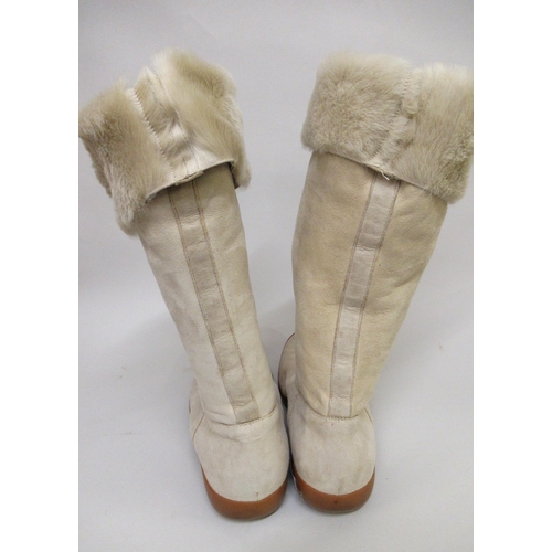 83 - Pair of ladies Gucci fur lined suede boots, together with dust bag