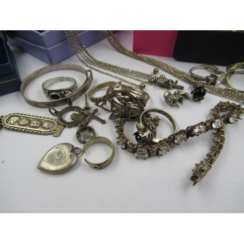 977 - Quantity of various boxed silver jewellery