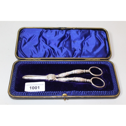 1001 - Cased pair of Sheffield silver grape scissors, 3.9ozs