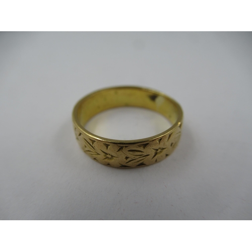 1255 - 22ct Gold wedding band with engraved decoration, 4gms, size 'L'