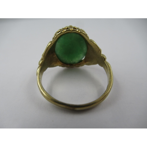 1421 - 9ct Gold oval green jade set ring, size 'M'