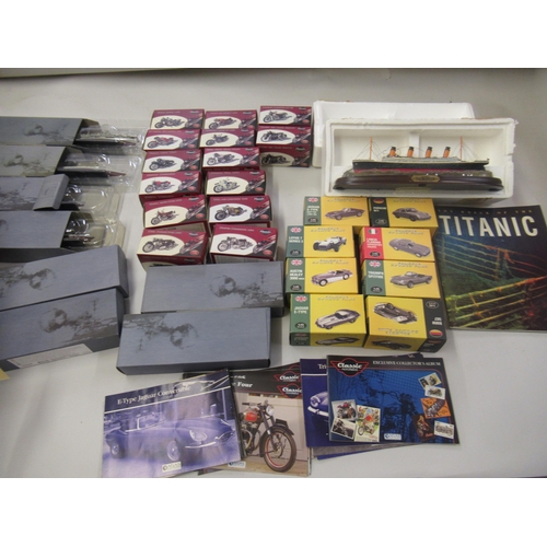 161 - Box containing a collection of various 1/24 scale classic motorcycle models in original boxes and a ... 