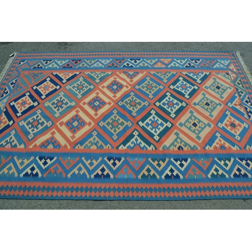31 - Kelim rug with an all-over stylised flower head design in shades of blue, cream and pink with border... 