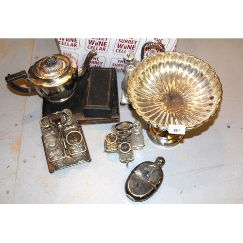 951 - Plated comport, plated hip flask and miscellaneous items of silver plate