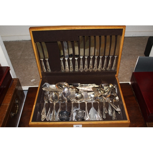 996 - Silver plated canteen of cutlery in oak box, and a pair of Indian white metal vases