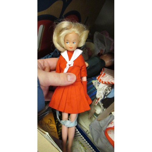 159 - Quantity of various mid 20th Century dolls