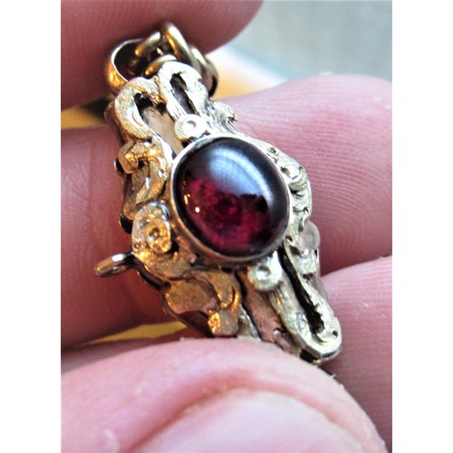 1357 - Victorian 15ct gold bracelet, the clasp set with a cabochon garnet,10.5g