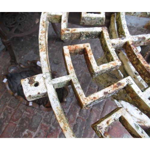 2322 - White painted cast iron pub table base with an associated cast iron top