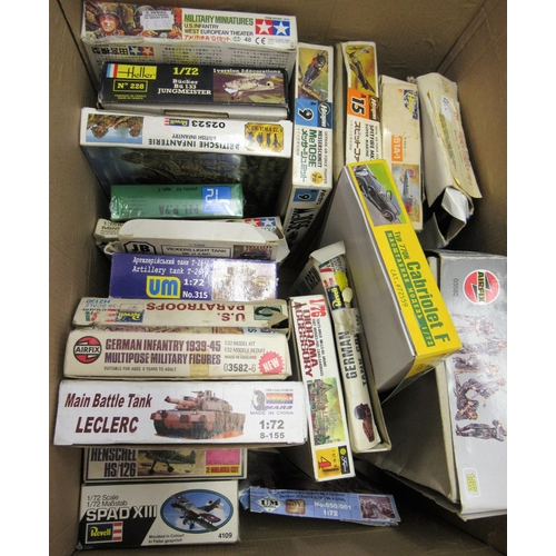 191 - Box of twenty one unbuilt model aircraft kits in original boxes