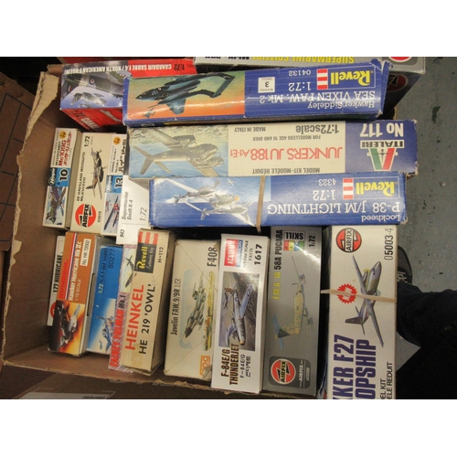 286 - Box containing a quantity of various unmade model aircraft kits, including Airfix, etc.