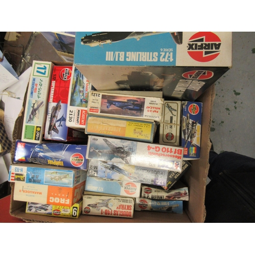 288 - Box containing a quantity of various model aircraft kits, including Airfix, etc.